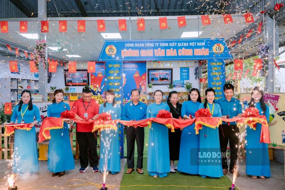 Ra mắt mô hình “Không gian văn hóa Công nhân” tại Công ty TNHH Giầy Alena Việt Nam (ở xã Yên Định, tỉnh Thanh Hóa). Ảnh: Minh Hoàng