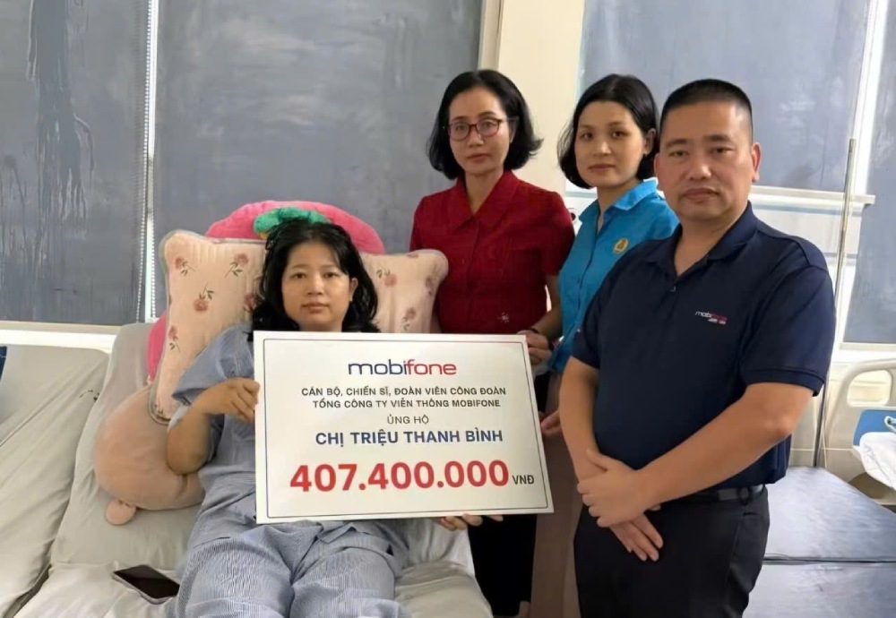 MobiFone工会向处境特别困难的工会会员提供了超过4亿越南盾的援助