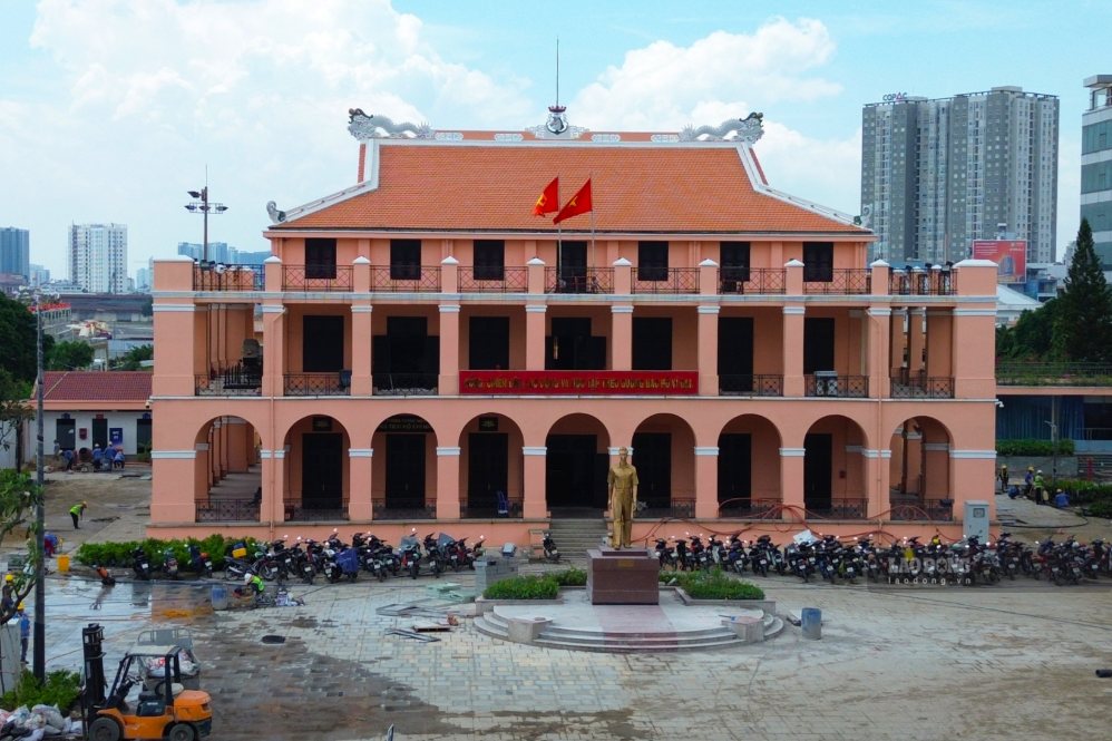 Khu vực Bảo tàng Hồ Chí Minh - Chi nhánh TPHCM, nơi gắn với dấu mốc Bác Hồ ra đi tìm đường cứu nước cũng đang được gấp rút chỉnh trang để kịp khánh thành giai đoạn 1 vào ngày 2.9 tới đây. Ảnh: Anh Tú