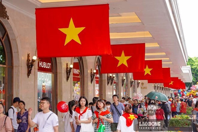 Trong kỳ nghỉ lễ Quốc khánh năm nay, nếu đi làm vào 2 ngày nghỉ chính thức thì người lao động sẽ được hưởng 400% lương. Ảnh: Việt Anh