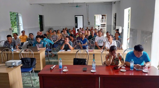 Người dân xóm Mòi, xã Mường Vang tham dự hội nghị tuyên truyền về BHYT. Ảnh: BHXH Phú Thọ