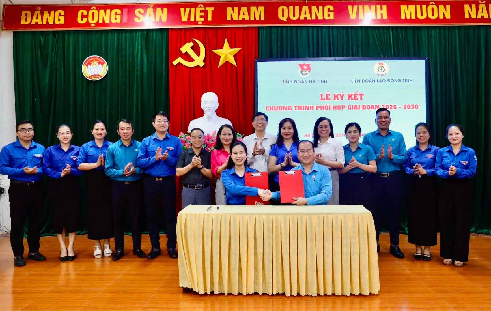 LĐLĐ tỉnh Hà Tĩnh và Tỉnh đoàn phối hợp chăm lo thanh niên công nhân