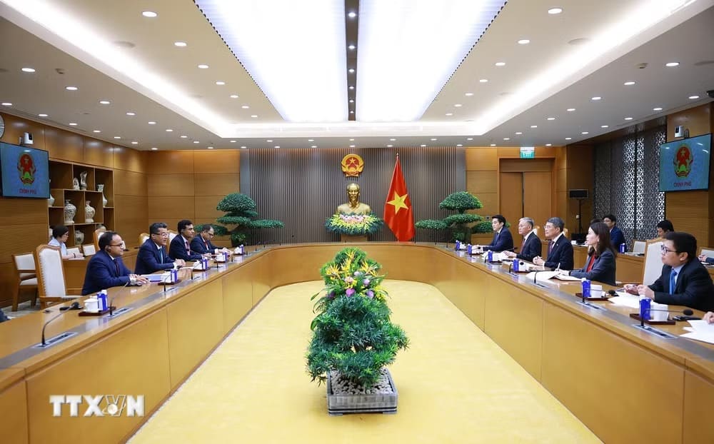 Thủ tướng Chính phủ Lê Minh Hưng tiếp Ngài Pabitra Margherita, Quốc Vụ khanh Bộ Ngoại giao Ấn Độ. Ảnh: Dương Giang/TTXVN