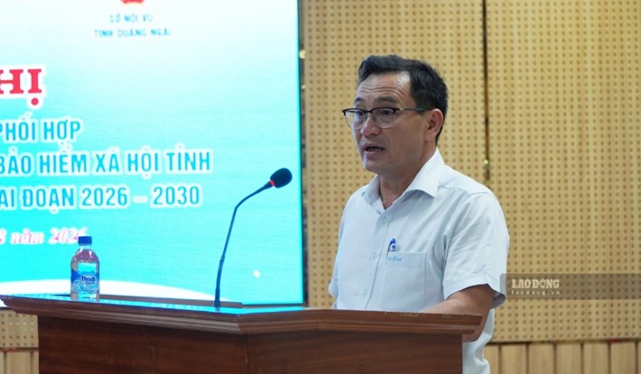 Mr. Dinh Quoc Tuan - Chairman of the Quang Ngai Provincial Labor Federation speaking at the conference. Photo: Vien Nguyen