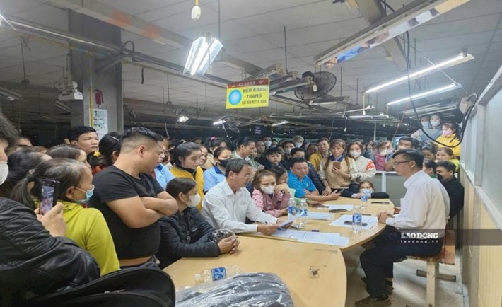 Da Nang functional agencies dialogue and listen to the thoughts of employees at Minh Hoang 2 Garment Co., Ltd. Photo: Nguyen Hoang