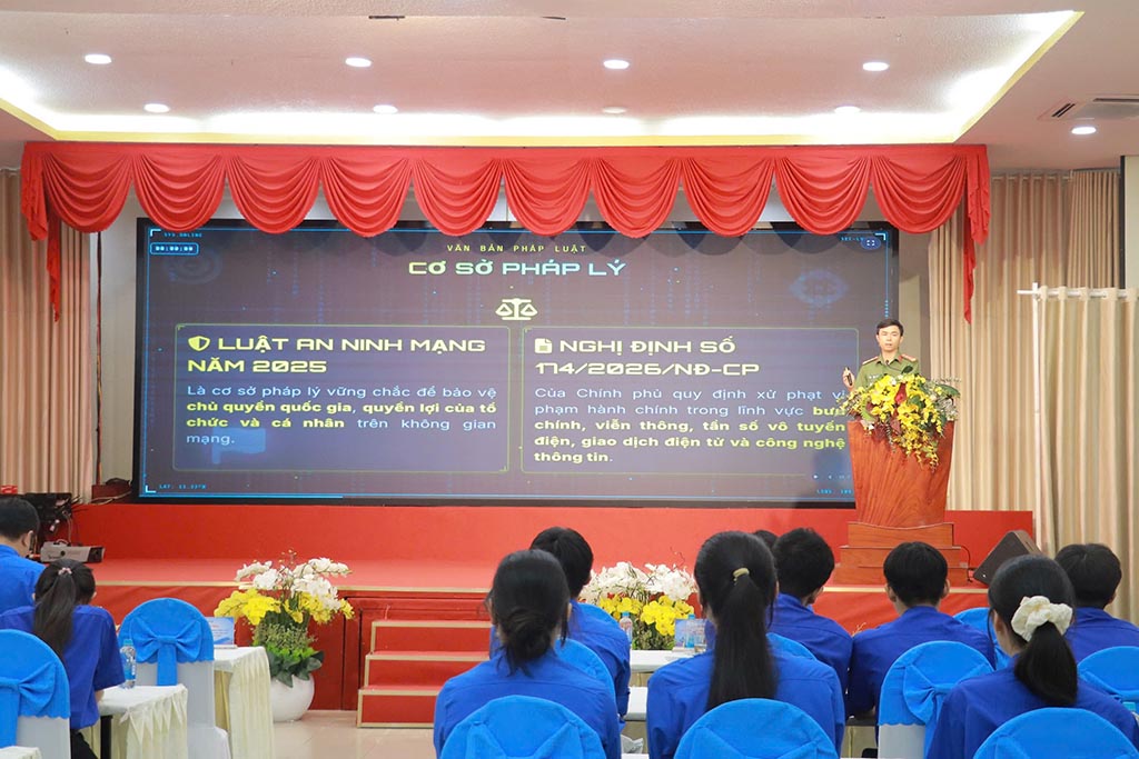 Các bạn đoàn viên thanh niên được tập huấn về phòng, chống tội phạm trên không gian mạng. Ảnh: Tỉnh đoàn Tây Ninh