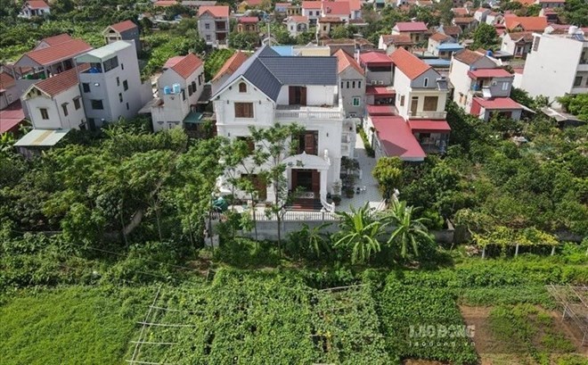 農地から住宅地への転用に正確にいくらかかるかを知りたい場合は、現在の土地の種類、土地の起源、転用したい面積、住宅地の割り当て限度額、および土地がある地域の土地価格表を具体的に特定する必要があります。写真:ファン・アイン