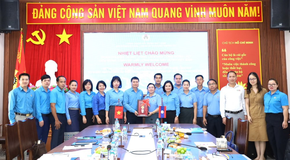 El Sindicato de la Construcción de Vietnam y el Sindicato de Laos fortalecen el intercambio de experiencias
