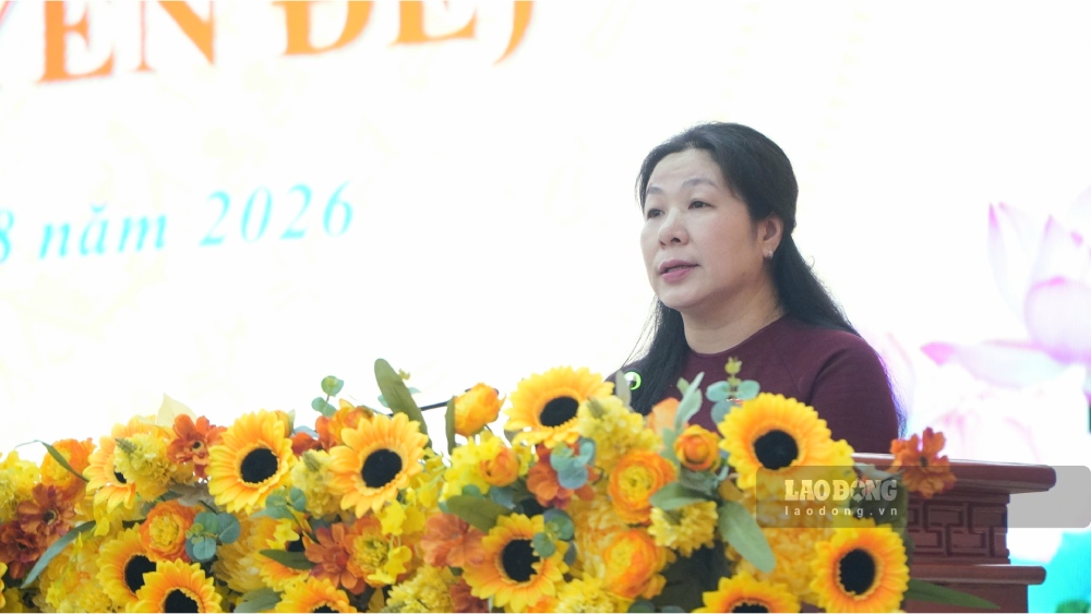 Phó Chủ tịch Thường trực HĐND tỉnh An Giang Lê Hồng Thắm phát biểu tại kỳ họp. Ảnh: Nguyên Anh 