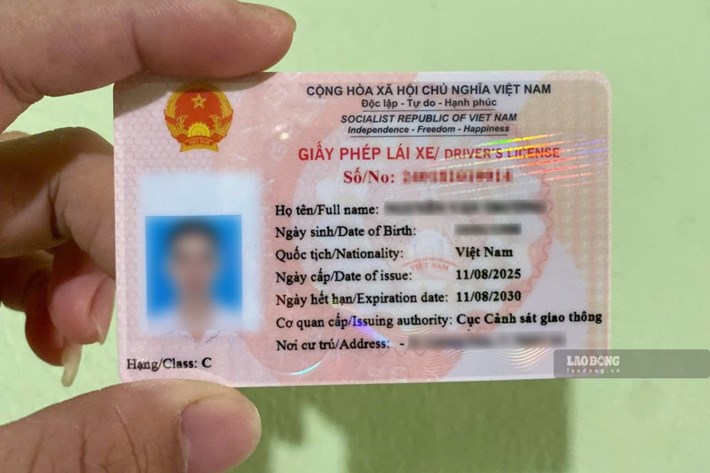 Người chưa đóng xử phạt phạt vi phạm hành chính về an toàn giao thông thì không được đổi giấy phép lái xe. Ảnh: Sóng Hữu
