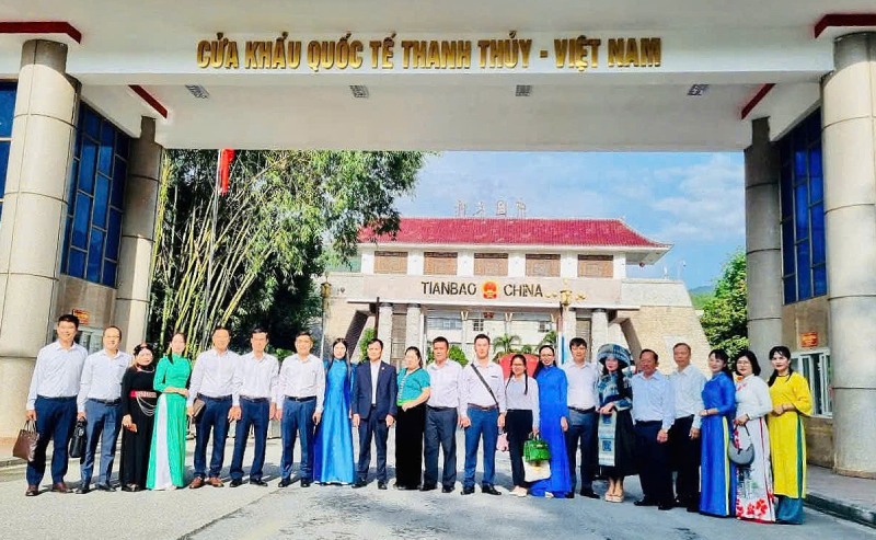 El Sindicato de Dien Bien intercambia habilidades vocacionales con trabajadores de Yunnan (China)