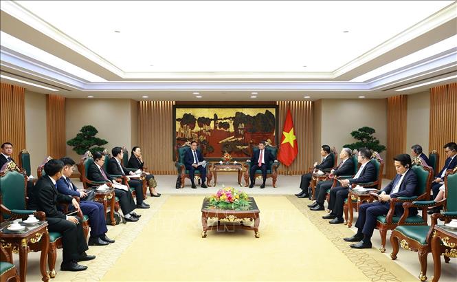 Ủy viên Bộ Chính trị, Thủ tướng Chính phủ Lê Minh Hưng tiếp Ủy viên Trung ương Đảng, Phó Thủ tướng, Bộ trưởng Bộ Tài chính, Chủ tịch Ủy ban Hợp tác Lào - Việt Nam Santiphab Phomvihane cùng Đoàn công tác. Ảnh: TTXVN 