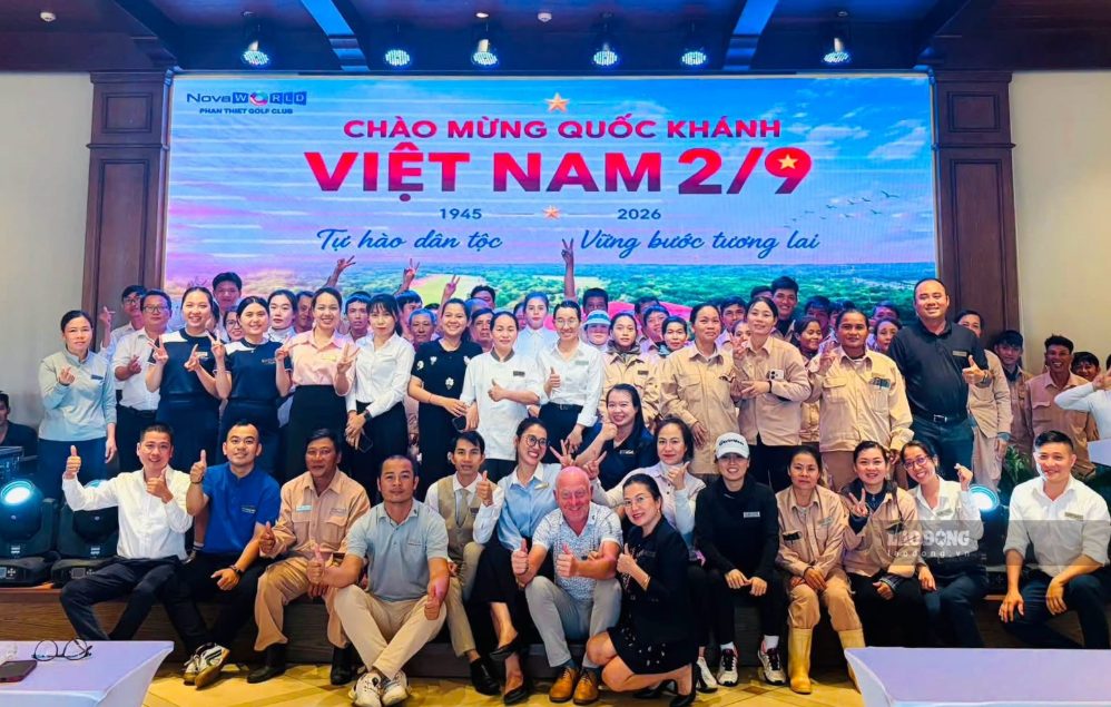 Công đoàn cơ sở tặng quà Tết Độc lập cho đoàn viên