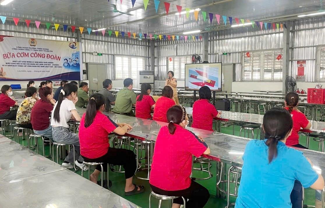Propaganda de seguridad vial para más de 100 trabajadores en Hai Phong