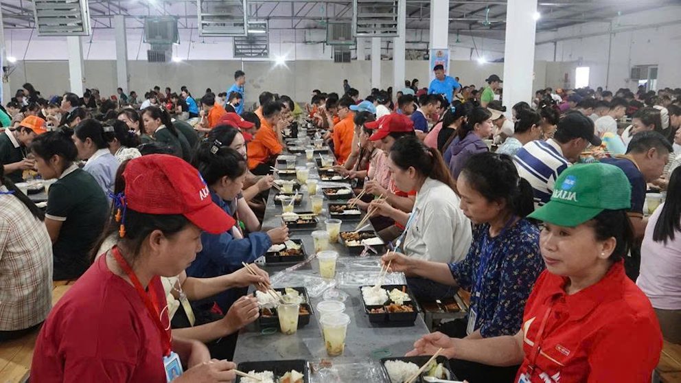 Bữa cơm Công đoàn gắn kết người lao động tại Công ty Giầy Akalia Việt Nam