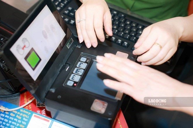 Việc cấp thẻ căn cước cho trẻ em dưới 6 tuổi trong quy trình liên thông điện tử chỉ thực hiện khi người đại diện hợp pháp có đề nghị cấp thẻ căn cước cho trẻ tại bước nộp hồ sơ trực tuyến. Ảnh: Hải Nguyễn
