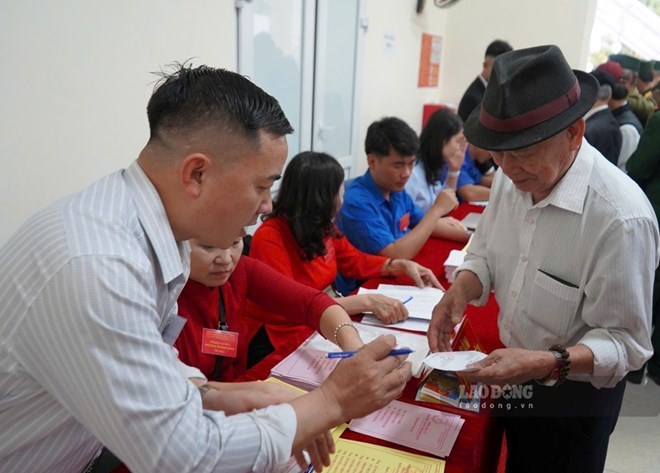 Hải Phòng hỗ trợ cán bộ thôn, tổ dân phố nghỉ việc. Ảnh: Mai Dung