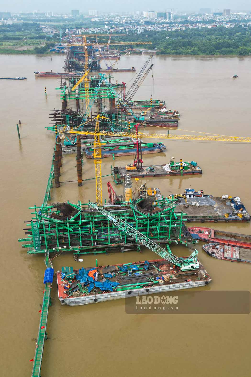 Dự án đầu tư xây dựng cầu Trần Hưng Đạo là công trình giao thông trọng điểm có tổng mức đầu tư hơn 16.200 tỉ đồng. Dự án có tổng chiều dài khoảng 4,18km, điểm đầu nối ngã 5 Trần Hưng Đạo – Trần Thánh Tông, điểm cuối kết nối với đường Nguyễn Sơn. 