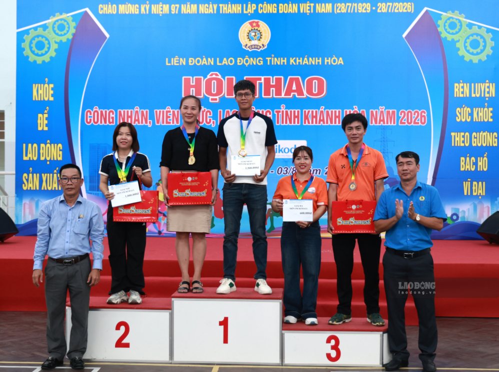 Công đoàn phường Tây Nha Trang đoạt giải Nhất môn pickleball. Ảnh: Phương Linh