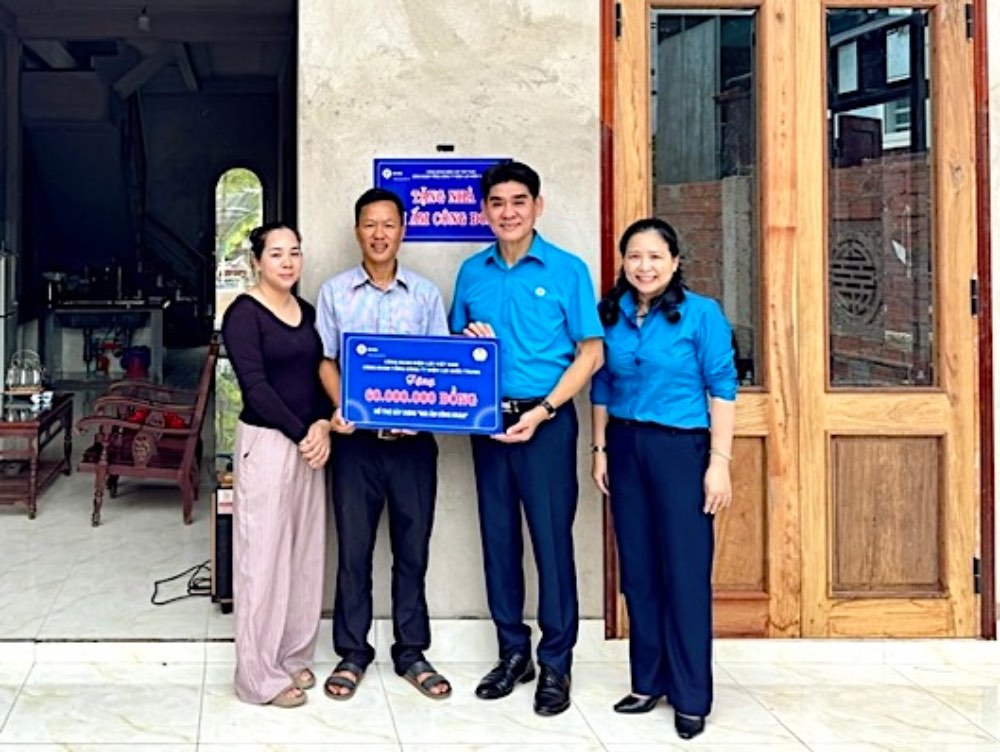 Công đoàn hỗ trợ Mái ấm cho gia đình công nhân nuôi 4 con nhỏ