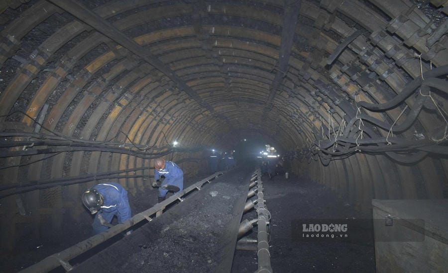 Сотни шахтеров вернулись в TKV после многих лет ухода из профессии