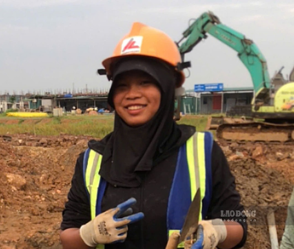 Anh Tuấn cho hay, mấy ngày tăng ca dịp lễ có thu nhập bằng gần nửa tháng đi làm. Ảnh: Quỳnh Chi