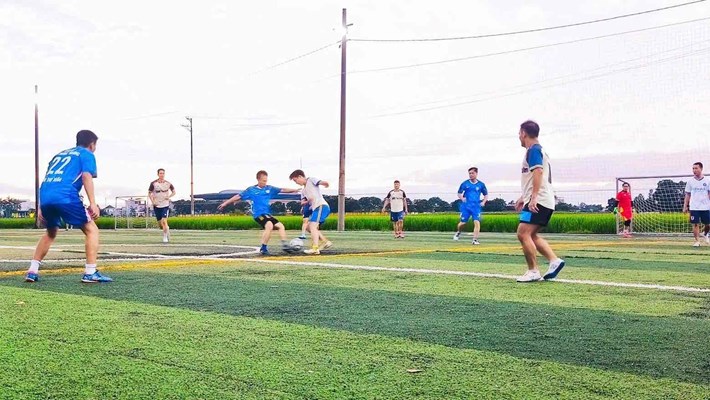 トースアン総合病院の組合員が建国記念日を祝うサッカー交流会。写真:タインホア労働組合