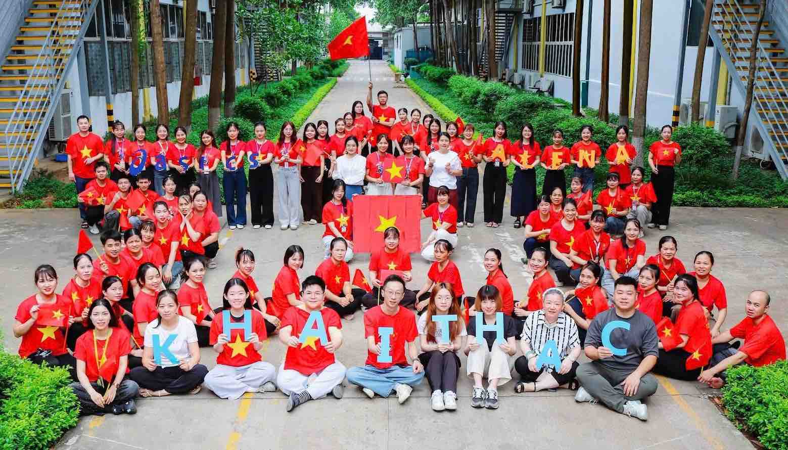 越南阿莱娜鞋业工人竞相庆祝国庆节