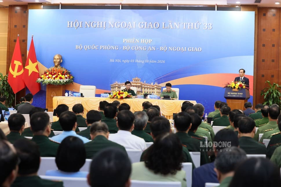 Ủy viên Bộ Chính trị, Bộ trưởng Bộ Ngoại giao Lê Hoài Trung phát biểu khai mạc phiên họp. Ảnh: Hải Nguyễn