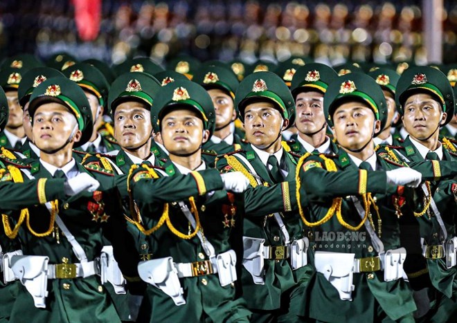 Trong nhóm đối tượng được tiếp nhận vào làm công chức có người hưởng lương trong Quân đội nhân dân mà không phải là công chức. Ảnh: Phạm Đông
