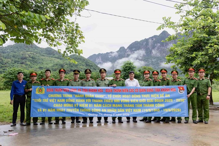 Tuổi trẻ các cơ quan Đảng tỉnh Khánh Hòa cùng các cơ quan ở Quảng Trị tổ chức các chương trình hướng về vùng biên giới. Ảnh: Tỉnh đoàn Khánh Hòa cung cấp