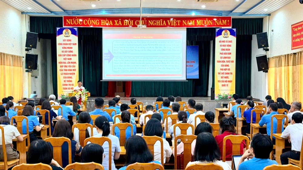 Công đoàn Đà Nẵng tập huấn Luật Thực hiện dân chủ ở cơ sở trong hoạt động công đoàn