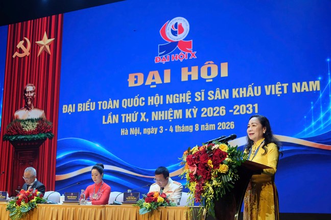 NSND Trịnh Thúy Mùi - Chủ tịch Hội Nghệ sĩ Sân khấu Việt Nam khóa IX phát biểu tại Đại hội. Ảnh Nguyễn Chi/ Mặt trận Tổ quốc
