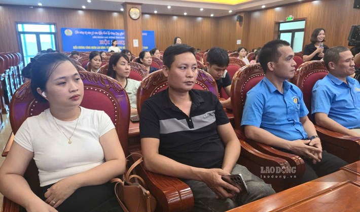Đông đảo công nhân lao động tại Khu công nghiệp Hòa Xá, tỉnh Ninh Bình tham dự diễn đàn "Lắng nghe, đoàn viên, người lao động nói". Ảnh: Nguyễn Trường