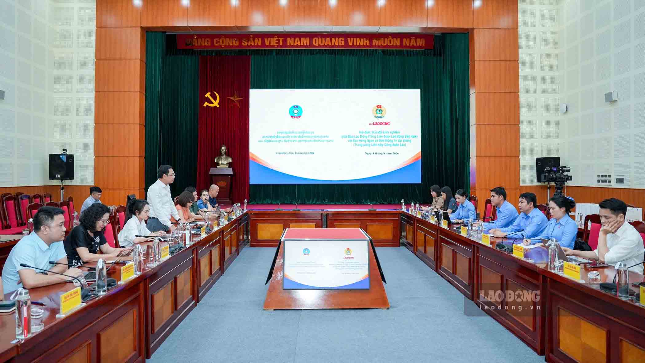 Báo Lao Động và Báo Heng Ngan thúc đẩy hợp tác báo chí Công đoàn Việt - Lào
