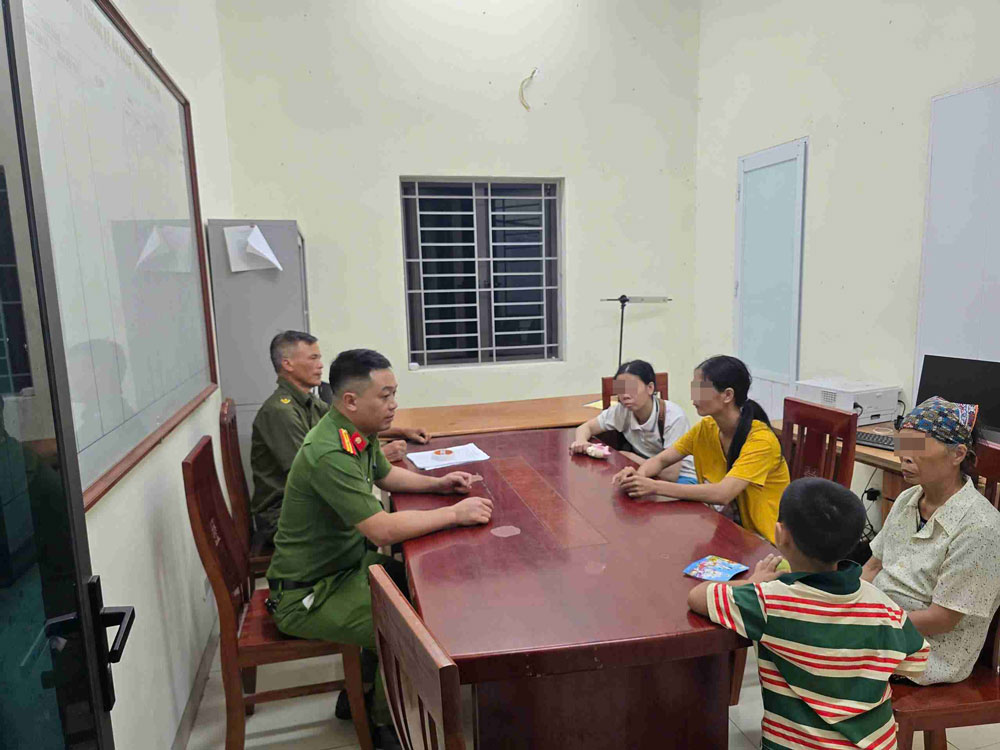 Tìm thấy người phụ nữ mắc bệnh tâm thần cùng cháu nhỏ đi lạc ở Hưng Yên