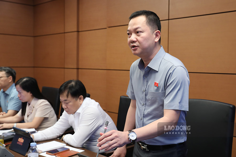 Đại biểu Trịnh Xuân An nêu ý kiến về thiết bị bay không người lái. Ảnh: Tô Thế