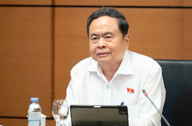 政治局委员、国会主席陈清敏认为,应该将校园暴力、考试作弊视为违法行为,而不仅仅是道德问题。 图片:Quochoi. vn