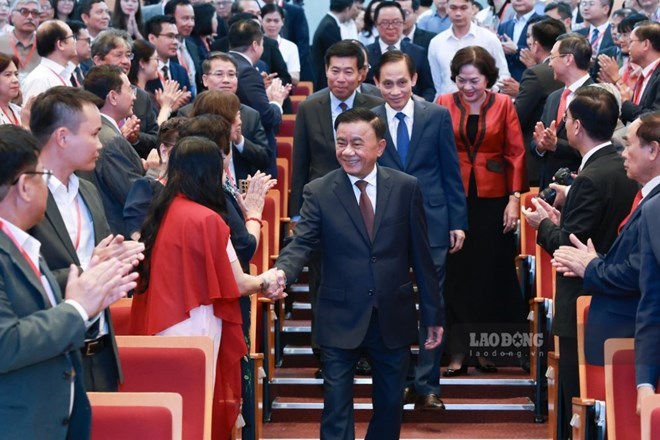 Ủy viên Bộ Chính trị, Thường trực Ban Bí thư Trần Cẩm Tú tới dự phiên họp toàn thể Hội nghị Ngoại giao lần thứ 33 về đối ngoại Đảng và đối ngoại Nhân dân ngày 5.8. Ảnh: Hải Nguyễn