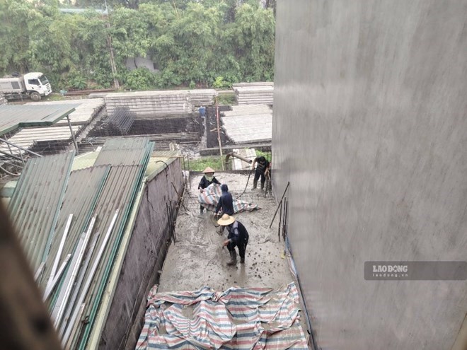 Nhiều người lao động lo ngại về già không có lương hưu ảnh hưởng đến con cháu. Ảnh: Xuyên Đông