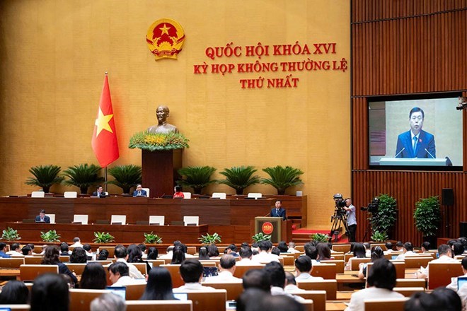 Dự án Luật sửa đổi, bổ sung một số điều của Luật Người lao động Việt Nam đi làm việc ở nước ngoài theo hợp đồng đang được trình Quốc hội cho ý kiến. Ảnh: Media.quochoi.vn