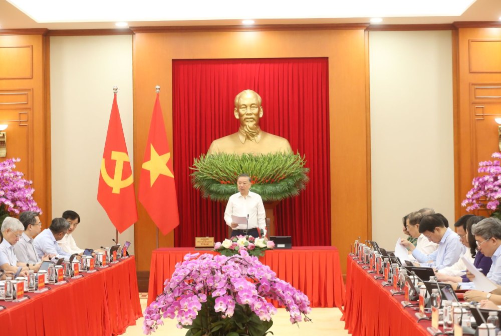 Tổng Bí thư, Chủ tịch nước Tô Lâm chủ trì Phiên họp thứ nhất Ban Chỉ đạo Trung ương về Tổng kết thực tiễn và nghiên cứu sửa đổi, bổ sung Điều lệ Đảng. Ảnh: Cổng TTĐT Đảng Cộng sản Việt Nam