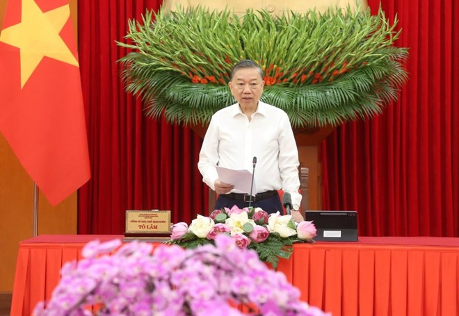 Xây dựng Điều lệ Đảng thật khoa học, chặt chẽ, ngắn gọn, dễ thực hiện, có sức sống lâu dài