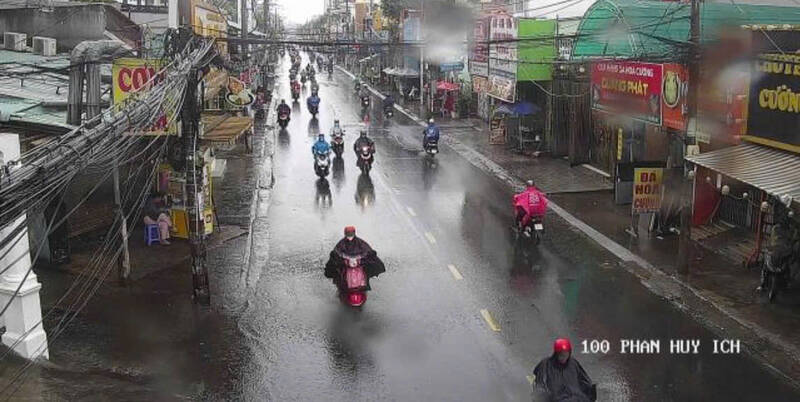 Mây dông từ Tây Ninh áp sát khiến TPHCM có mưa lớn. Ảnh: UDI Maps