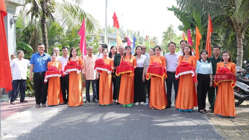 Khánh thành tuyến đèn đường hơn 156 triệu đồng tại xã Trà Côn