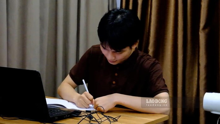 Lộ trình học tập giúp người trẻ thích ứng với thị trường lao động hiện đại. Ảnh: Nguyễn Trang
