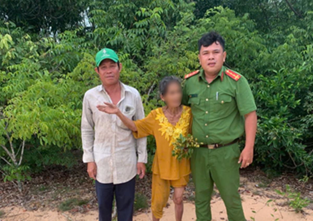 Người dân cùng công an tìm thấy nữ du khách lớn tuổi đi lạc sau 2 ngày