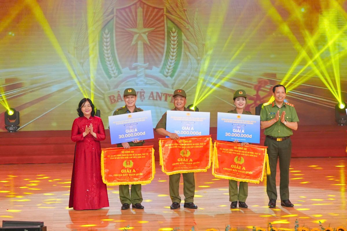 Trao giải Hội thi lực lượng tham gia bảo vệ an ninh trật tự cơ sở giỏi toàn quốc