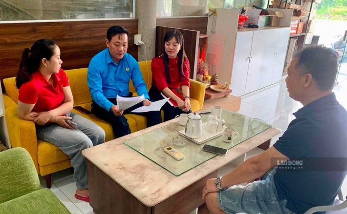 Công đoàn xã Đông Hiếu vận động doanh nghiệp thành lập Công đoàn cơ sở. Ảnh: Phạm Chung
