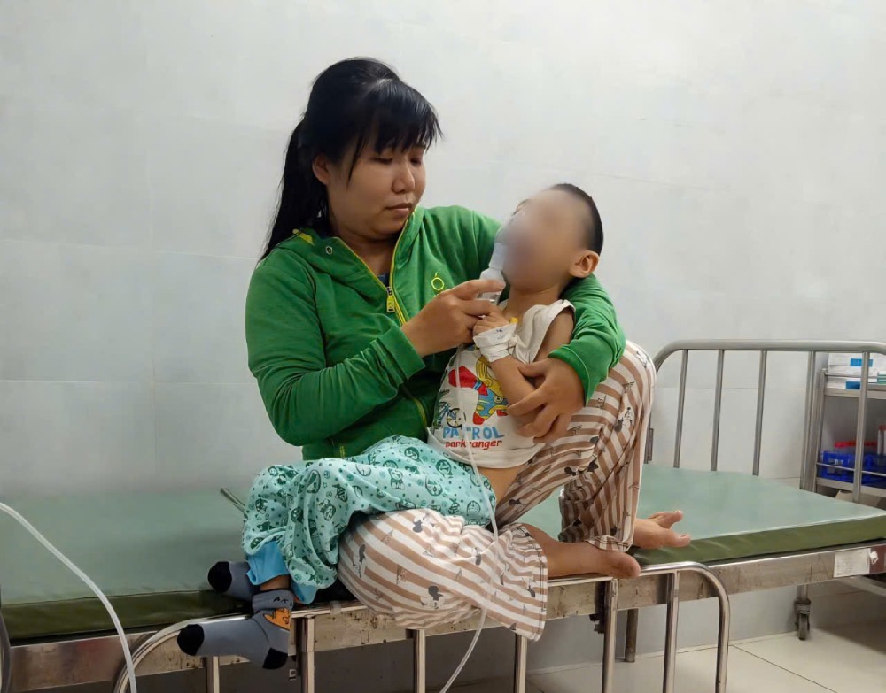LD26192: Gia đình nghèo kiệt quệ vì con mắc bại não, động kinh